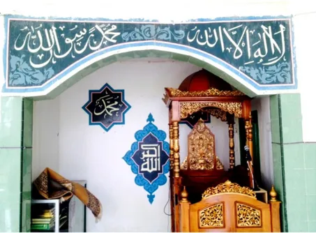 Gambar 16. Masjid Al-Ikhlas (Interior)  Sumber: Sulfiani Ilham, 2016 