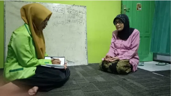 Gambar 3.3 Wawancara dengan ibu Nyai Hj. Nur Fauziyah pengasuh PP  Manbail Futuh Tuban 