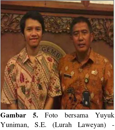 Gambar 3. Foto bersama H. Achmad Sulaiman (Pengusaha/Pemilik Gerai Batik Halus Puspa Kencana Laweyan) – Kamis, 08 Januari 2015