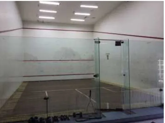 Gambar 2.4 Lapangan Squash (Sumber: Lapangan squash Semarang, Dokumentasi peneliti, 23/5/2015) 