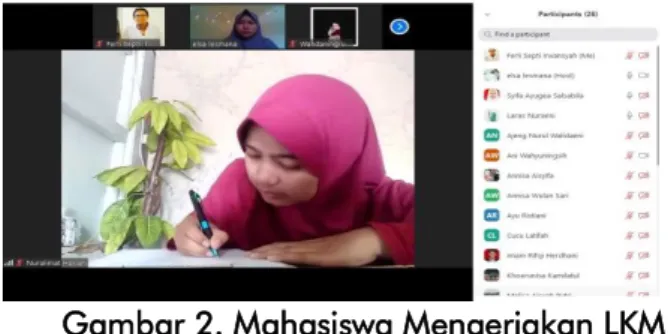 Gambar 2. Mahasiswa Mengerjakan LKM 