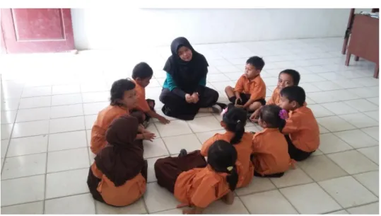 Gambar 3: Anak-anak Sedang Belajar Dikelas Puisi  Sumber: Dokumentasi Pribadi, (27/07/2018) 
