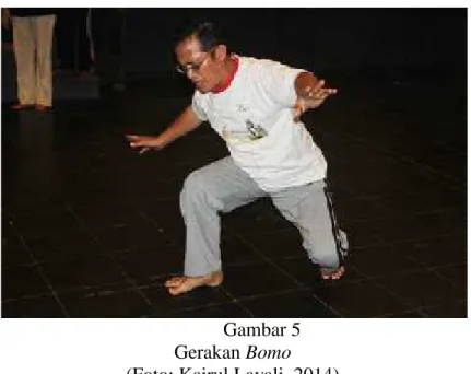 Gambar 5 Gerakan Bomo (Foto: Kairul Layali, 2014)