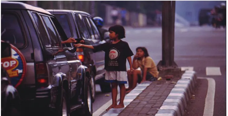 Gambar 1.6 Anak jalanan merupakan golongan warga negara yang kurang beruntung karena tidak bisa menikmati haknya secara utuh.