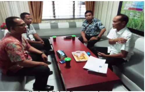 Gambar 2. Diskusi  Bersama pembauatan program  c.  Penyuluhan   