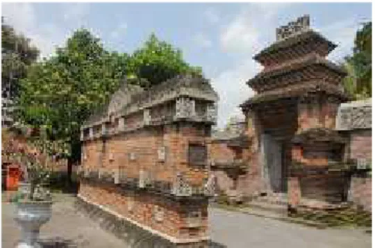 Foto 7. Pendopo berada di kanan dan kiri, area komplek akam Raja Mataram Kotagede