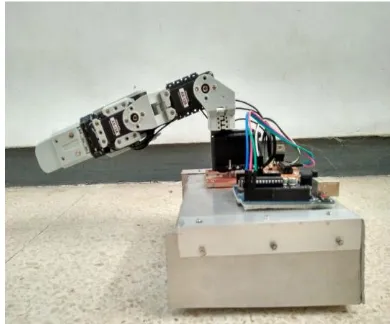 Gambar 4. Hasil implementasi robot lengan tampak 