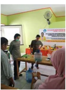 Gambar 7. Pembuatan filter air berbasis teknologi nano 