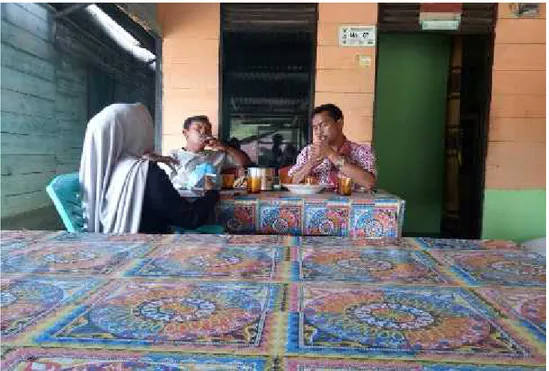 Gambar  1.2: Foto wawancara bersama perangkat desa, sekdes dan kepala dusun