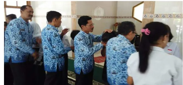 Gambar 1.3 kegiatan santunan anak yatim di masjid Baitul Muttaqin  SMPN 1 Ngunut.8 