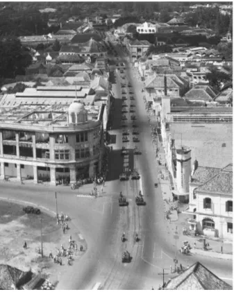 Gambar 2.10 Jalan Tunjungan Surabaya  Sumber: H.W Dick Surabaya “City of Work: A  Socioeconomic History, 1900 – 2000″ hlm