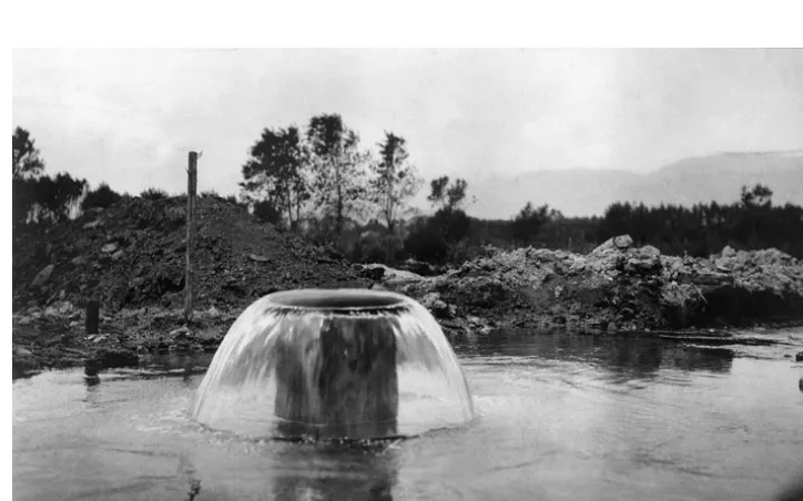FIGURE 2.70Flowing well on Antill Tract, San Bernardino Valley, San Bernardino County, CA, 1905.(Photograph courtesy of USGS Photographic Library, 2007.)