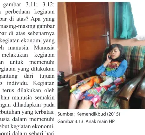 Gambar 3.13. Anak main HP