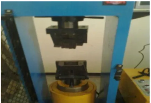 Gambar 3.  Standar Pengujian Bending ASTM D790  (Calliester, 2007) 
