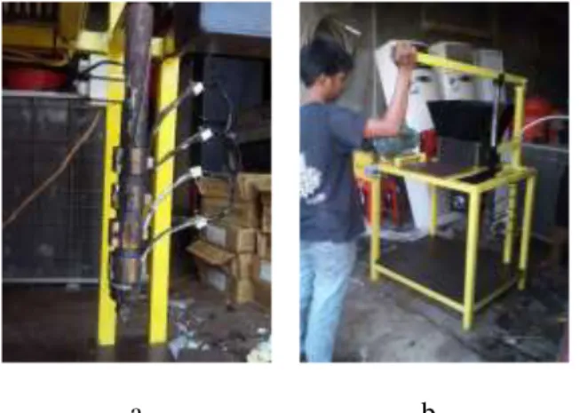 Gambar 8. Penampang Moulding (a) dan  Produk gagang pintu (b) 