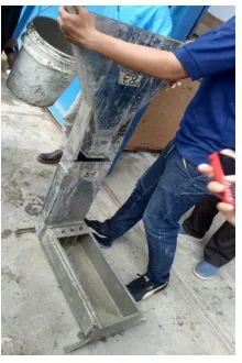 Gambar 2.  V-Funnel Test 