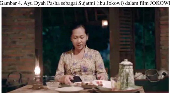 Gambar 4. Ayu Dyah Pasha sebagai Sujatmi (ibu Jokowi) dalam film JOKOWI 