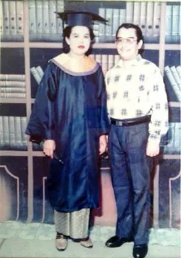 Gambar 3. Almarhum Baharuddin Muda S,Ag bersama istri                     Almarhumah Siti Suhrah S,Pd