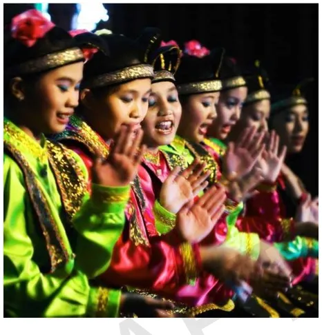 Gambar ��. Tari Gandrung dari Banyuwang dengan tema percintaan Sumber : http://nadya‐senidanbudaya.blogspot.com/����/��/ pengertian‐tari‐seni‐tari.html  ���� 