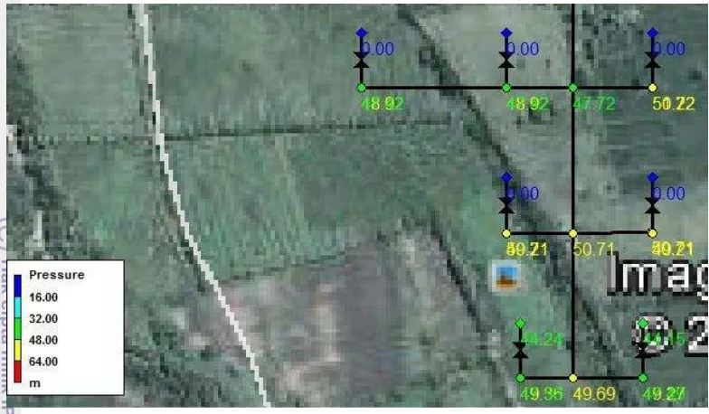 Gambar 9 Hasil simulasi tekanan sprinkler pada lateral elevasi permukaan tanah 