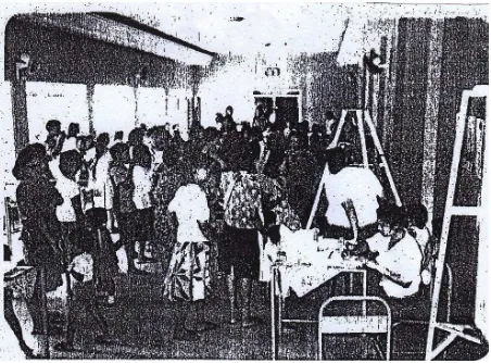 Gambar 5 : Kegiatan Posyandu di Kelurahan Krapyak Kecamatan Semarang barat Sumber : Buku Memori TP PKK Kota Semarang tahun 1980-1985 