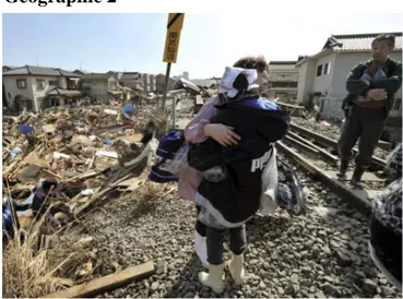 Foto ini ingin menyampaikan bahwa tsunami di Jepang ini amatlah  dahsyat  dilihat  dari  ombak  dan  angina  sangat  kencang  sampai  menyapu banyak benda di jalanan dan sekitarnya