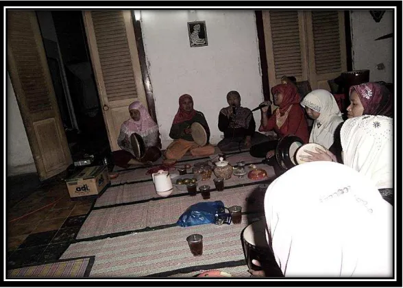 Gambar 3. Latihan grup kasidah Az-Zahro 