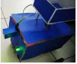 Gambar 3. Robot Pembawa Barang Berbasis Mikrokontroler ATMega 8535L dengan Pengendali Remote  