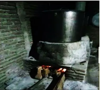 Gambar 1. Kompor tungku berbahan bakar kayu 