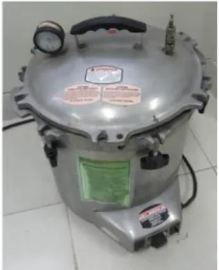 Gambar 2. 3 Autoklaf manual 