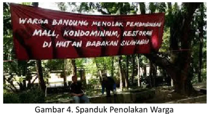 Gambar 4. Spanduk Penolakan Warga  Sumber: www.merdeka.com 