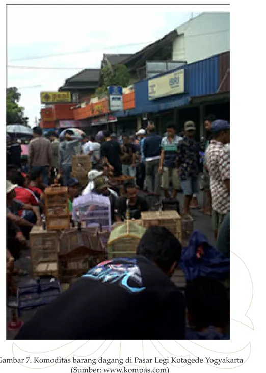 Gambar 7. Komoditas barang dagang di Pasar Legi Kotagede Yogyakarta (Sumber: www.kompas.com)