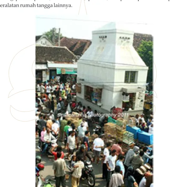 Gambar 2. Komoditas barang dagang di Pasar Legi Kotagede Yogyakarta (Sumber: www.kompas.com)