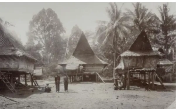 Gambar 1. Rumah di perkampungan suku  Batak Karo c. 1900 