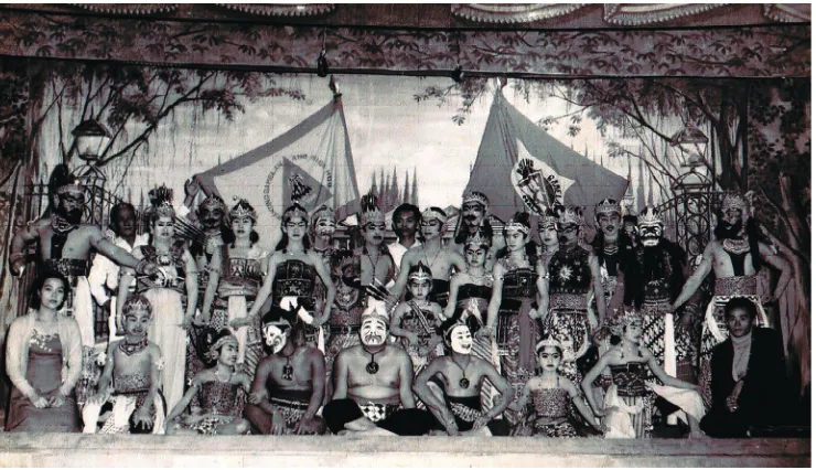 Figure 4. The All Chinese Wayang Orang Division of Ang Hien Hoo in 1960s (photographed by Ong Kian Bie, courtesy of Ong Ay Ling).