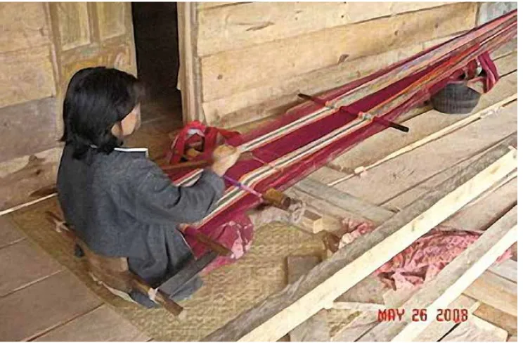 Figure 3. Weaver of traditional material in Pongbembe (photograph by the first author, 2008).