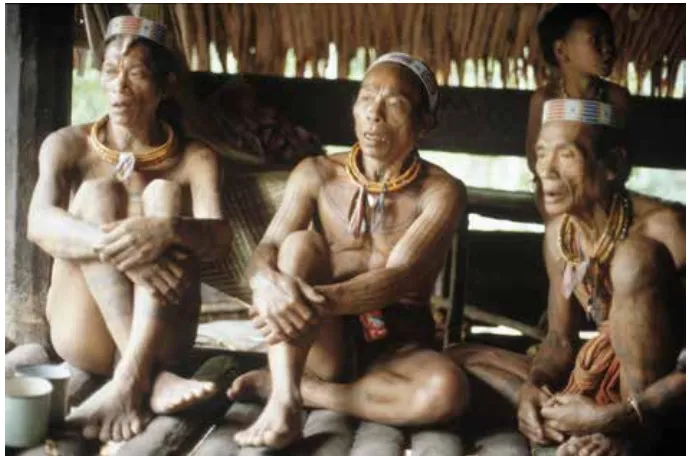 Figure 2. Three kerei of the Sakuddei group, while singing together (photograph by R. Schefold, 1974).