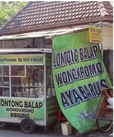 Figure 6 shows a street food vendor who has branded his business Lòntòng serves as a motif to capture people‘s attention and to make the business more therefore the act of using Walikan by reversing the word Balap Wònòkròmò from Surabaya