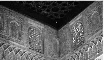 Gambar 9. Geometri, Kaligrafi, dan Motif Tumbuhan adalah Tiga Kesenian Islam (Sumber: Andi Pramono) 