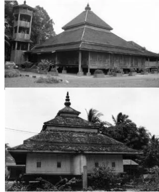 Figure 1. The Kampung Laut (above) and Kampung Tuan Mosque (below) These mosques (Figure 1) are characteristically 
