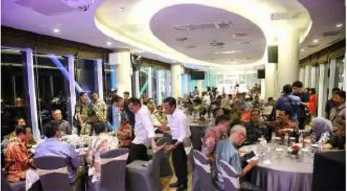 Gambar  6:  Suasana  diskusi  ekonomi  Harian  Fajar  dengan  tena  “Daeng  Alwi  Bincang  dengan  Tokoh”  di  Ballroom  Karebosi  Consotel  pada  Rabu  19  April  2017