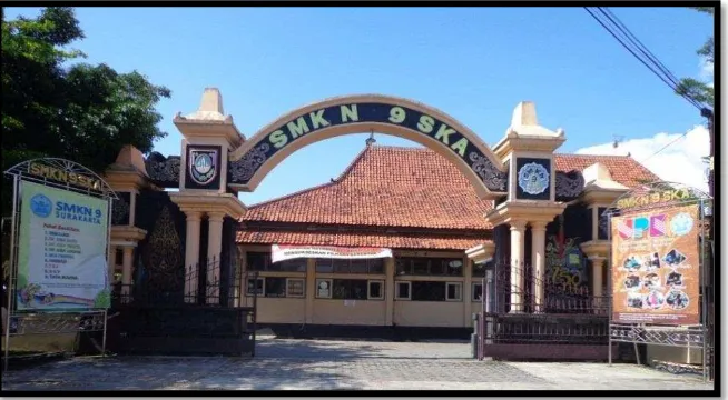 Gambar 4.2 Gerbang depan SMK Negeri 9 Surakarta (Dokumentasi: Ariani Sukma Anjari, 2016)  