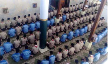 Gambar 13: Kegiatan sholat duha berjamaah SMK Al Huda. 66  