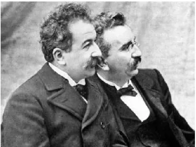 Gambar 3.2 Lumier Louis &amp; Auguste sinemas pertama di Dunia   (Sumber: http://www.rennenmetal.com) 