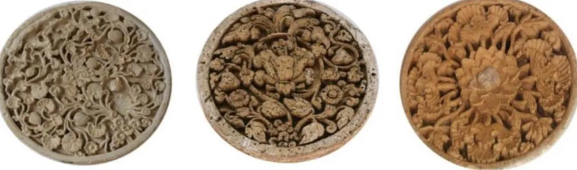 Gambar 2. Ukiran motif floral dengan bentuk bidang medallion.  