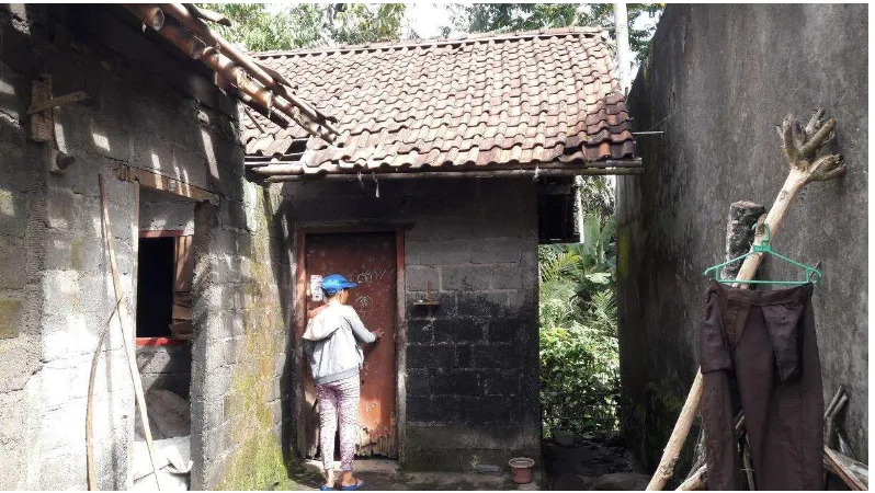 Gambar 1. Kondisi rumah keluarga Ni Ketut Rauh. 