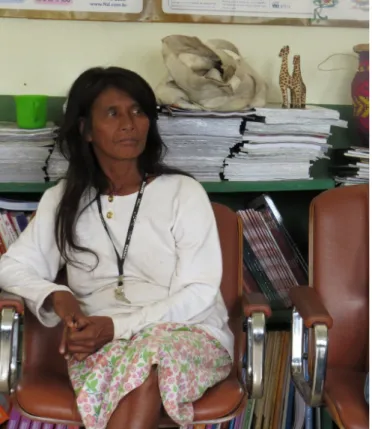 Figura  10:  Arminda   Ribeiro   durante   reunião   sobre   questão   fundiária   na escola da aldeia Conquista, em 2013