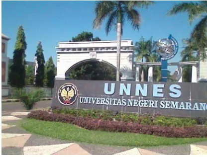 Gambar 2. Gerbang Universitas Negeri Semarang Sumber: Dokumentasi Pribadi 