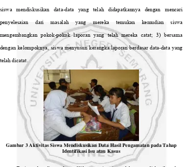 Gambar 3 Aktivitas Siswa Mendiskusikan Data Hasil Pengamatan pada Tahap 