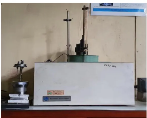 Gambar 2 Bomb Calorimeter  Sumber : (Universitas Brawijaya Malang)  Spesifikasi :  